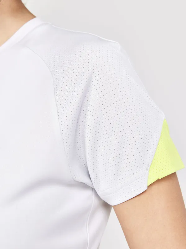 1908229-914541_Pro Control Impact SS Tee W_Closeup4.jpg